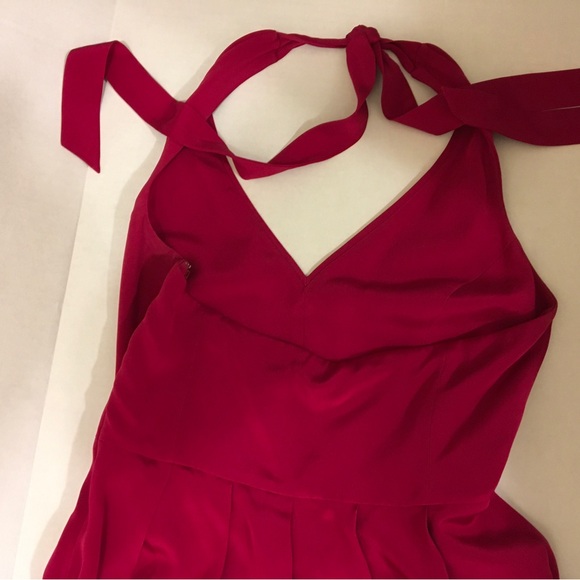 Elegant Red Sleeveless Dress - Picture 4 of 5